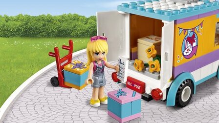 41310 LEGO&reg; Friends Heartlake Pakjesdienst