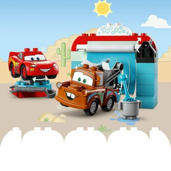 10996 LEGO DUPLO Disney en Pixar&#039;s Cars Bliksem McQueen &amp; Takel wasstraatpret