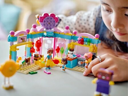 42649 LEGO Friends Heartlake City snoepwinkel