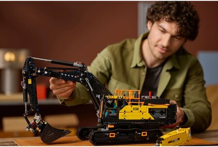 42215 LEGO Technic Volvo EC500 Hybrid Graafmachine