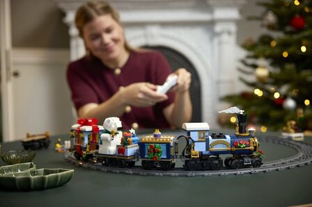 10361 LEGO Icons Feestelijke Kersttrein