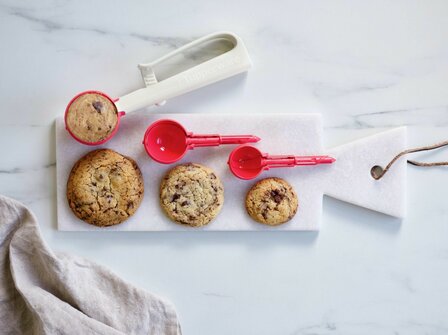 18783 Tupperware Click &amp; Scoop