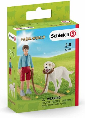 42478 Schleich Farm World Wandeling met een labrador retriever