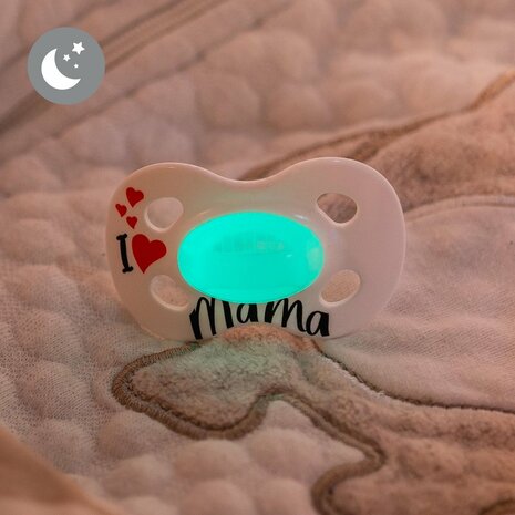 72451 Medela Baby Fopspeen Day&Night Hoge Acceptatie Orthdontisch Ergonomische Vorm Glow in the Dark Signature Love Mama 6-18 maanden 2 stuks