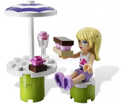 3930 LEGO Friends Stephanie's Buitenkeuken