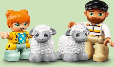 10950 LEGO DUPLO Landbouwtractor En Dieren Verzorgen 