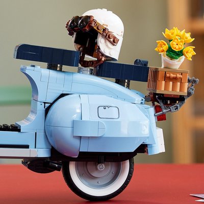 10298 LEGO Icons Vespa 125