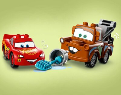 10996 LEGO DUPLO Disney en Pixar's Cars Bliksem McQueen & Takel wasstraatpret