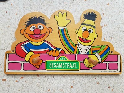 28910 Sesamstraat Kapstok Bert en Ernie