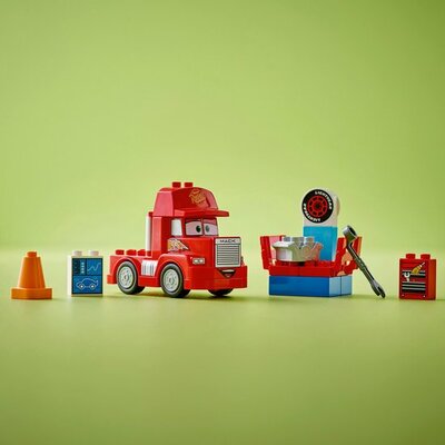 10417 LEGO DUPLO Disney en Pixar's Cars Mack bij de race