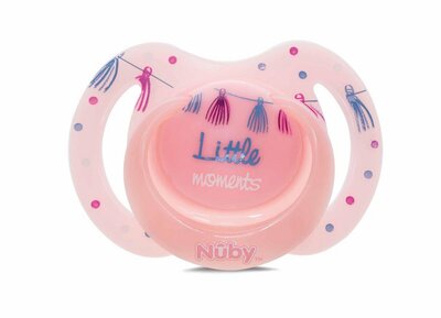 44735 Nuby Little Moments Glow In The Dark Speen - 0 t/m 6m  ROZE