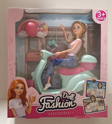 51019 Fashion Doll met Scooter Groen en ass