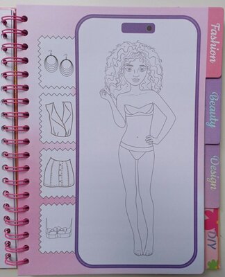 49766 Selfie Girls Creative Designer