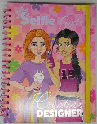 49766 Selfie Girls Creative Designer